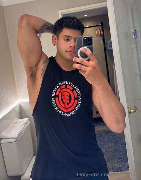 スムーズなOnlyFans ポルノグラフィック 画像