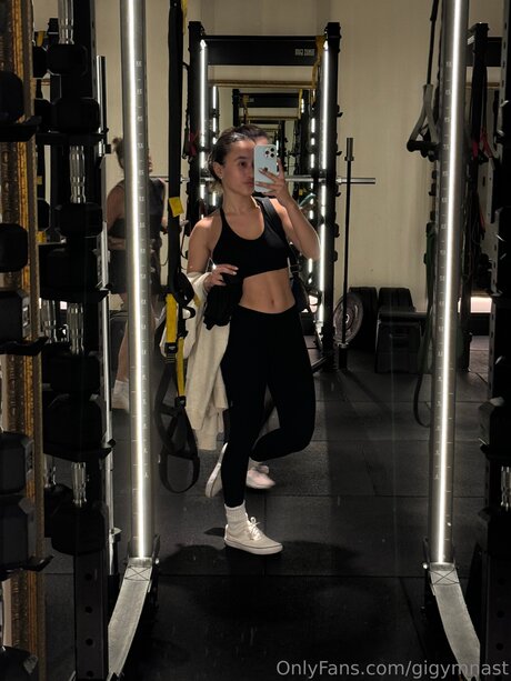 Gigymnast ポルノスター エロティック 写真