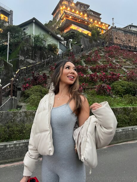 裸のプリンセスOnlyFans アート裸 画像