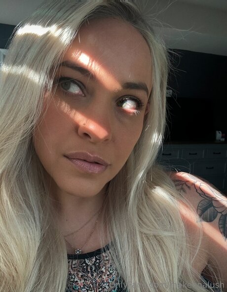 Makennalush ホットモデル 写真