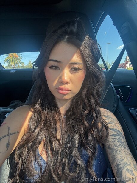 アーミーガールズオンリーファン セクシー 写真