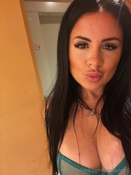 Neekanevil かわいいポルノスター 写真