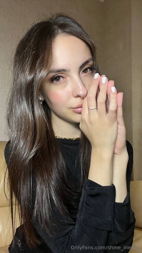 Shine Inessa ヌードモデル 写真