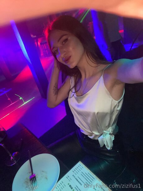 Zizifus1 スターセックス 写真