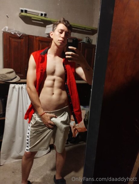 Daaddyhott 裸のスター 写真