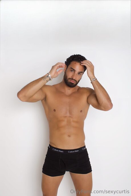 Sexycurtis ヌードのポルノスター 画像