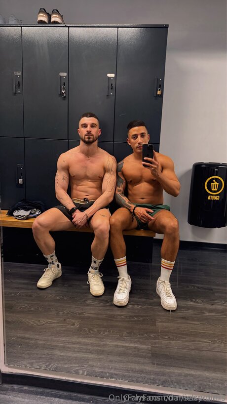 Sexycurtis ポルノスター ヌード 写真