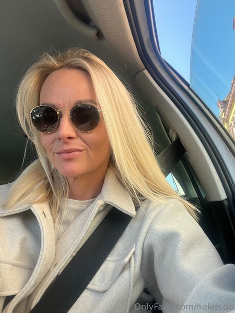 Helen De ポルノスター 裸 画像