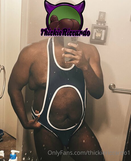 黒檀の小人OnlyFans トップ 画像