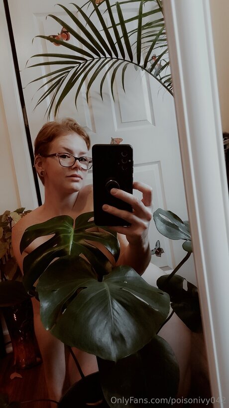 Poisonivy042 エロティックモデル 写真