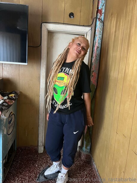 Latina Rastabarbie アダルトスター ギャラリー