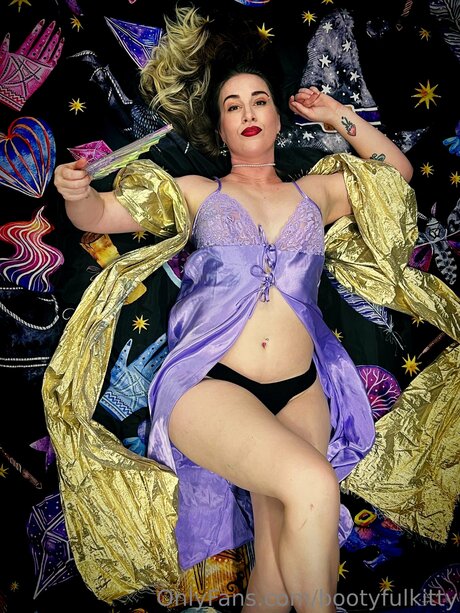 Bootyfulkitty スター ヌード 写真