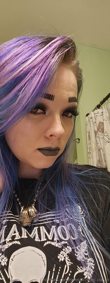 Hannah Rebel Corvin セクシーなポルノスター 写真