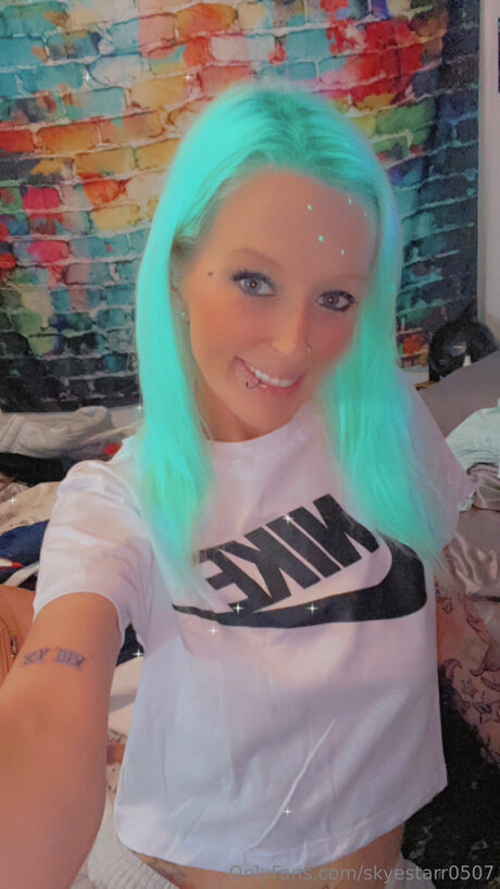 Skyestarr0507 裸のスター ギャラリー