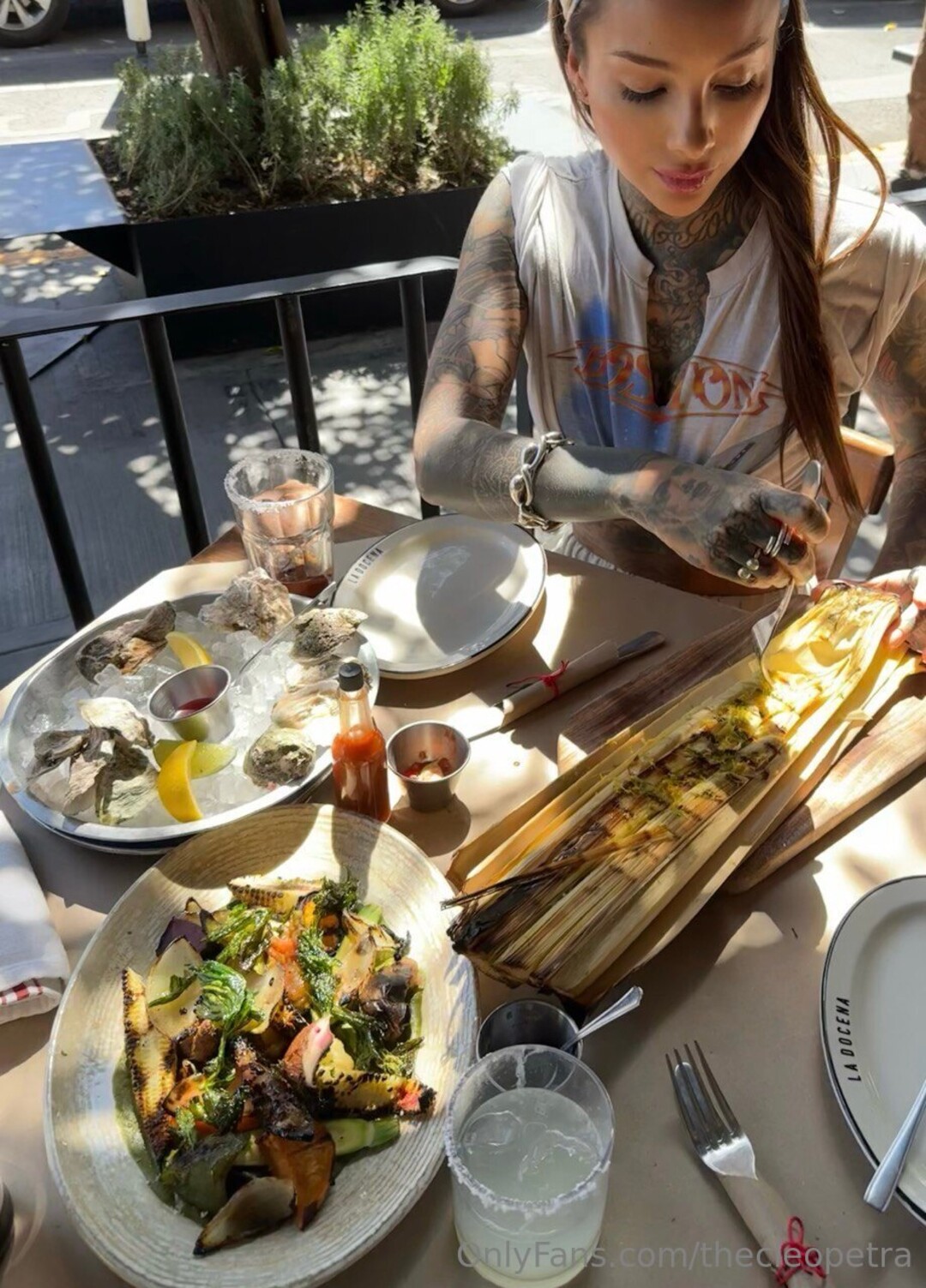 Thecleopetra セクシー女優 写真