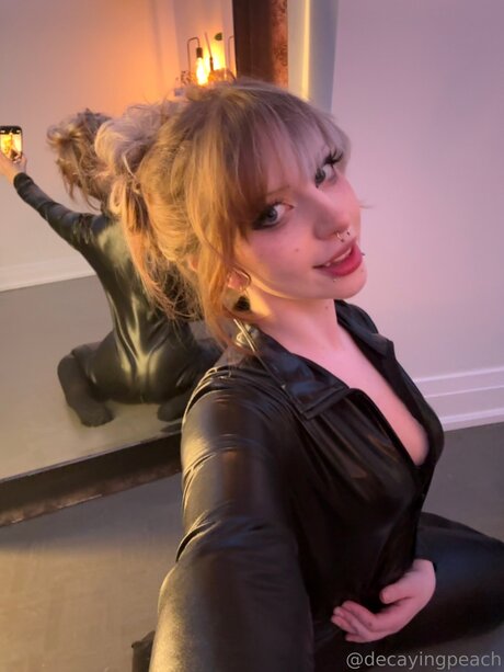 Decayingpeach セクシーなポルノスター 写真