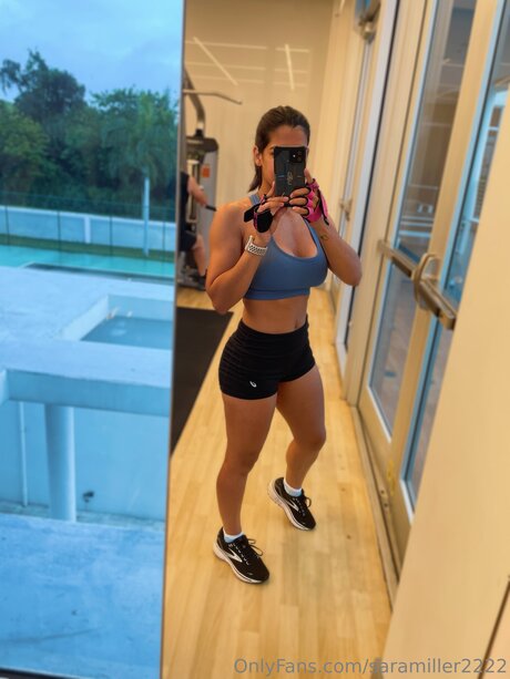 Saramiller2222 セックススター 写真