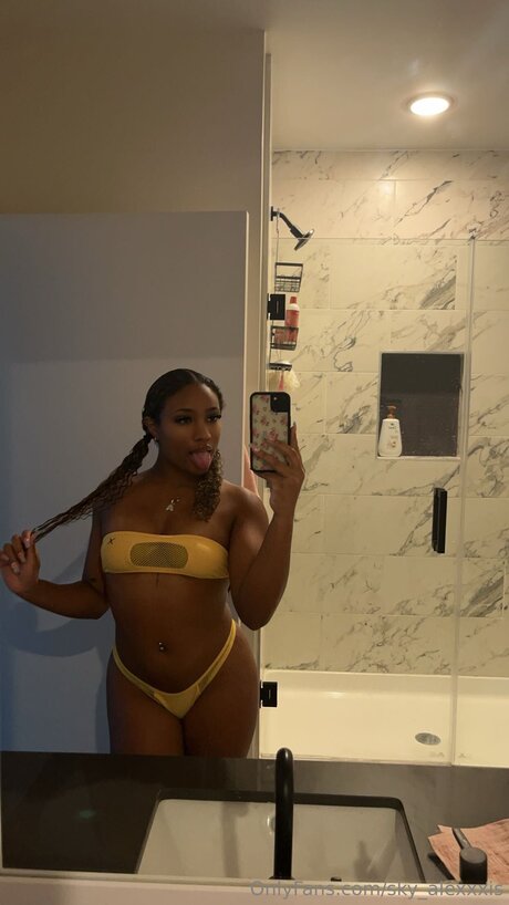 Sky Alexxxis セクシーなスター 写真