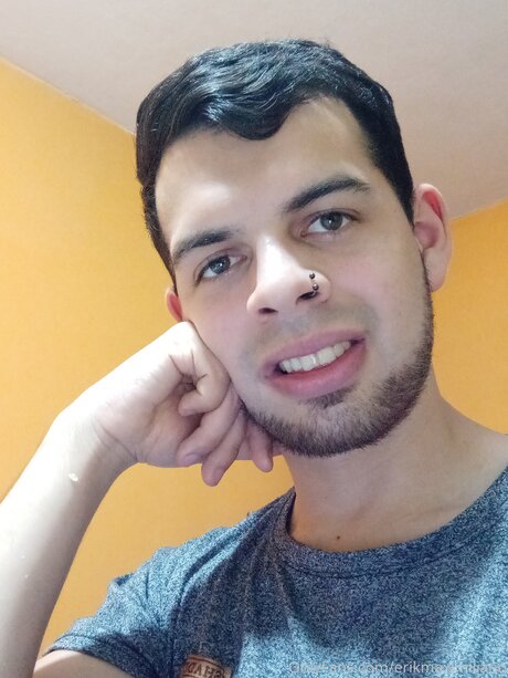 アジア人のタトゥー OnlyFans xxx 写真