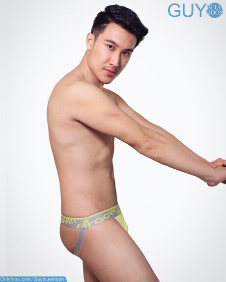 Guybluemoon セクシーモデル 写真