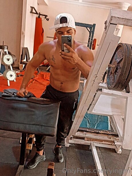 Yingjm セックスモデル 画像