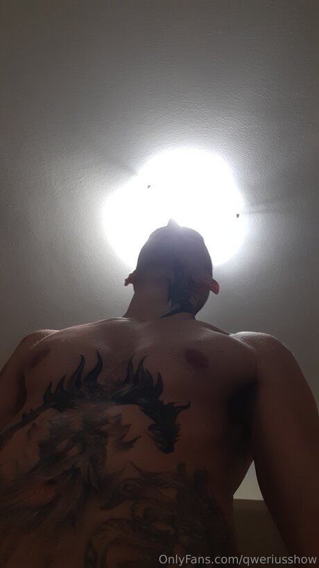 Qweriusshow ポルノモデル 画像
