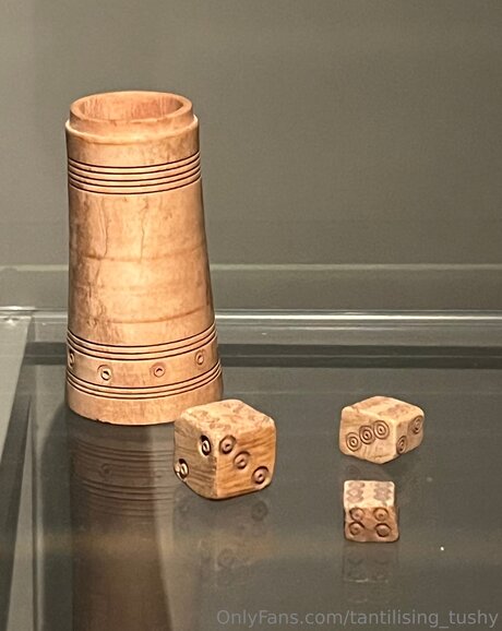 Tantilising Tushy ホットなポルノスター 画像