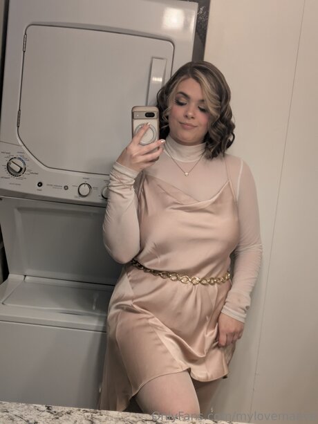 姉妹のOnlyFans セクシーヌード 写真