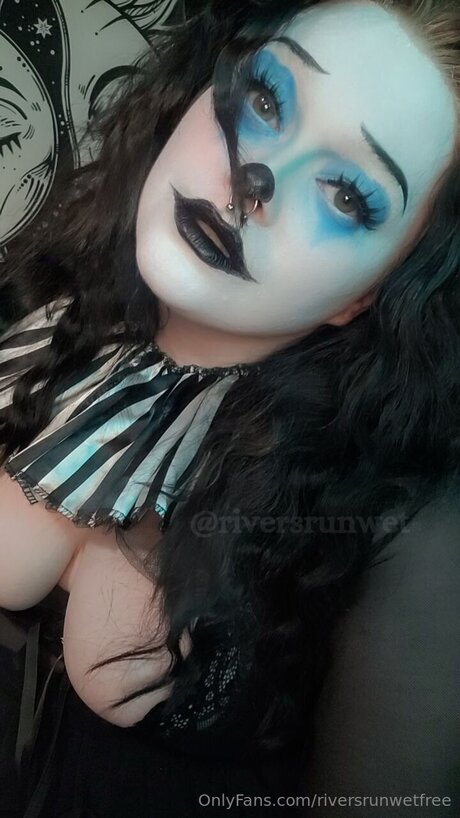 Riversrunwetfree ポルノスター xxx 写真