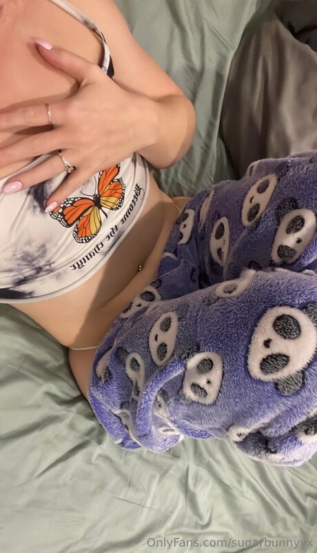 Naughtybunnyyx top profile image