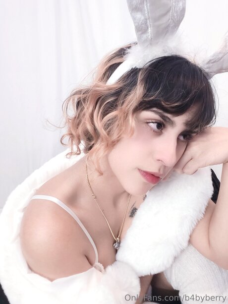 スターティーンオンリーファンズ セクシー 写真