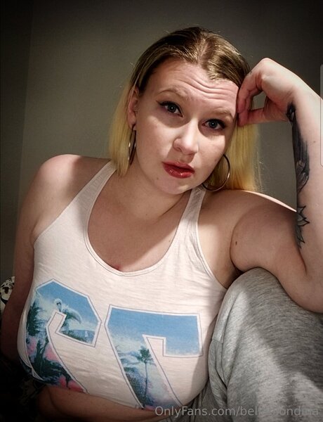 ティーンフィンガリングOnlyFans セクシーヌード ギャラリー