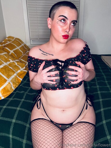 ティーンのおっぱいOnlyFans セクシーヌード 写真