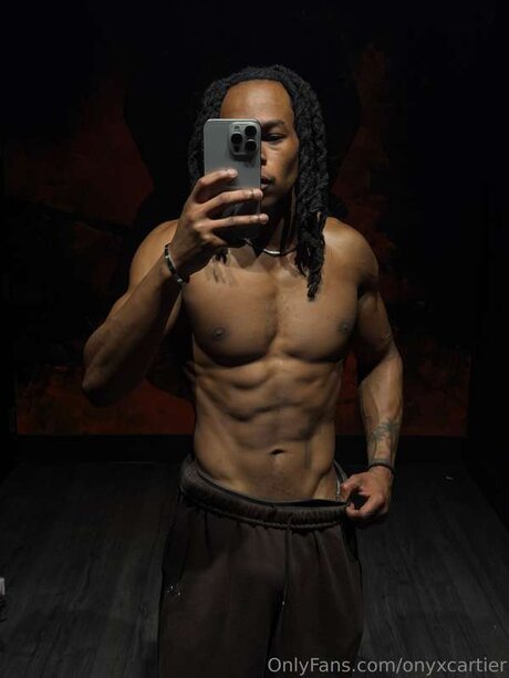 Onyxcartier ポルノモデル 写真