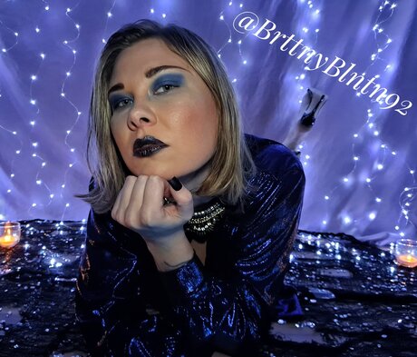 痩せた金髪の熟女OnlyFans ヌード 写真