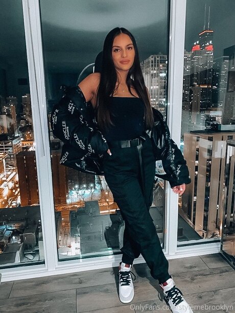 Stylemebrooklyn 裸のモデル 写真