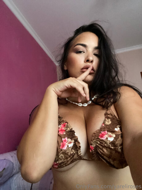 Yareliroses 完璧なモデル ギャラリー