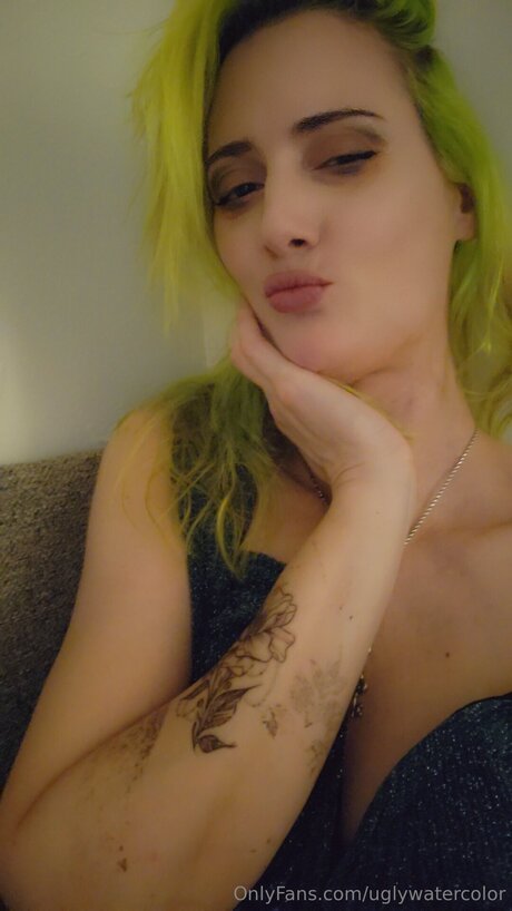 Uglywatercolor セックスポルノスター 写真