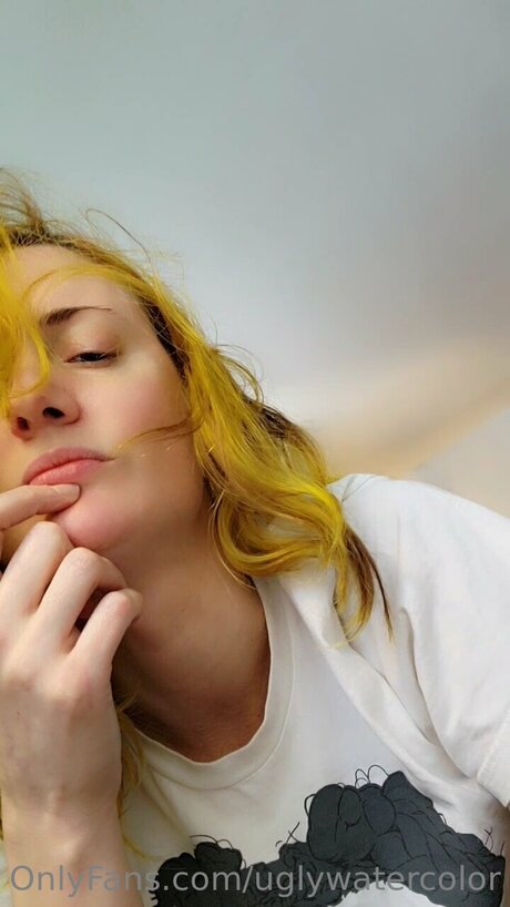 Uglywatercolor xxxポルノスター アーカイブ