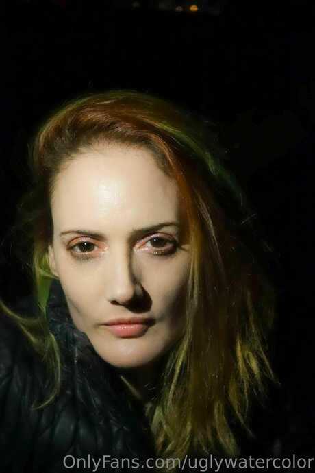 Uglywatercolor ポルノスター 画像