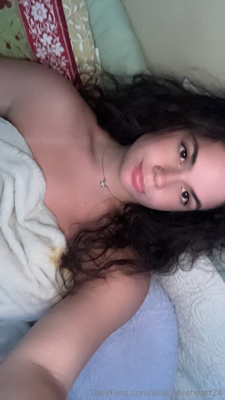 Allie Loveheart24 エロティックなポルノスター アーカイブ