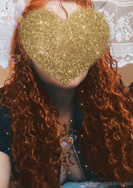 Darcy Red 完璧な女優 写真