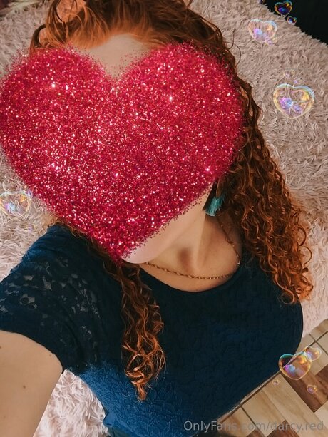 Darcy Red HDスター 写真