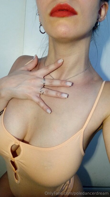 Poledancerdream ポルノスター ヌード 画像
