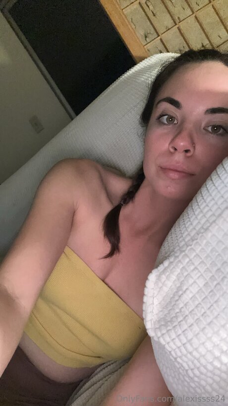 Alexissss24 ポルノモデル 画像