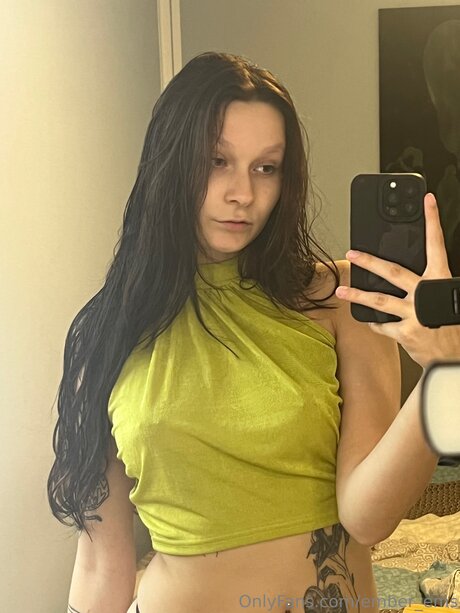 Ember Ems セクシーモデル 写真