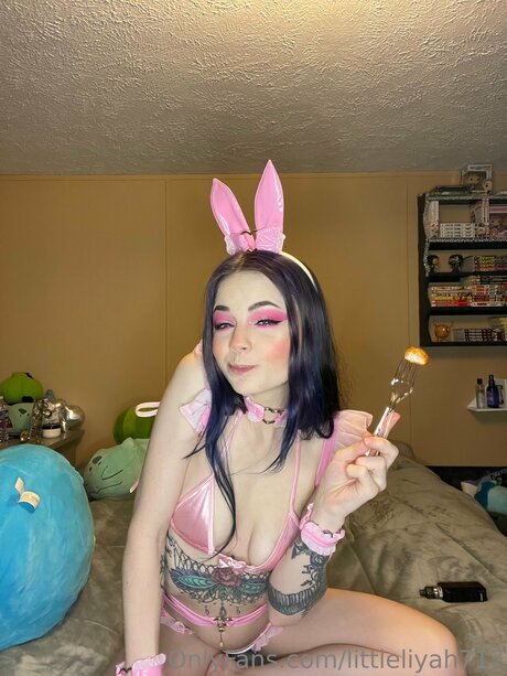 U271009106 xxxモデル 写真