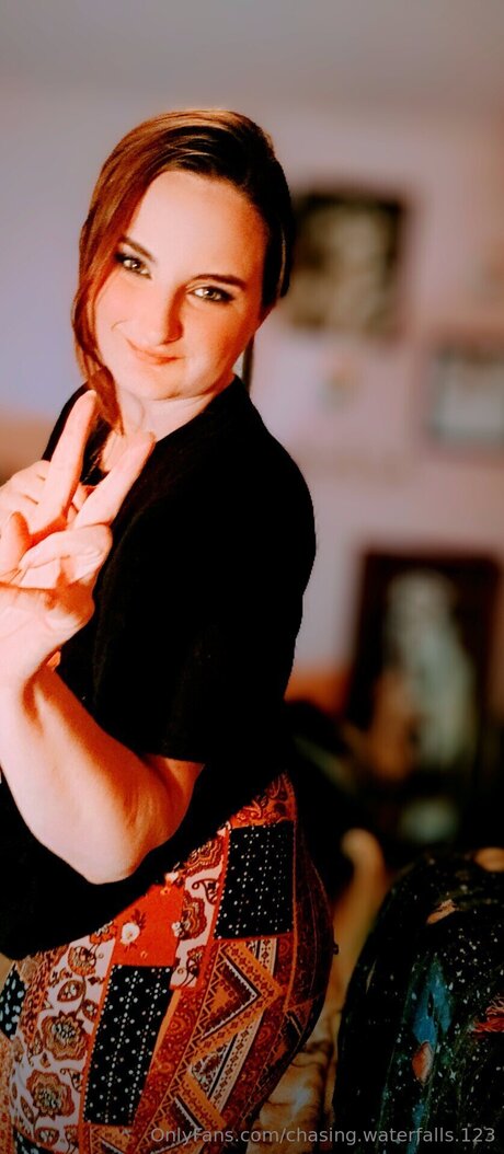 Chasing Waterfalls 123 xxx女優 写真