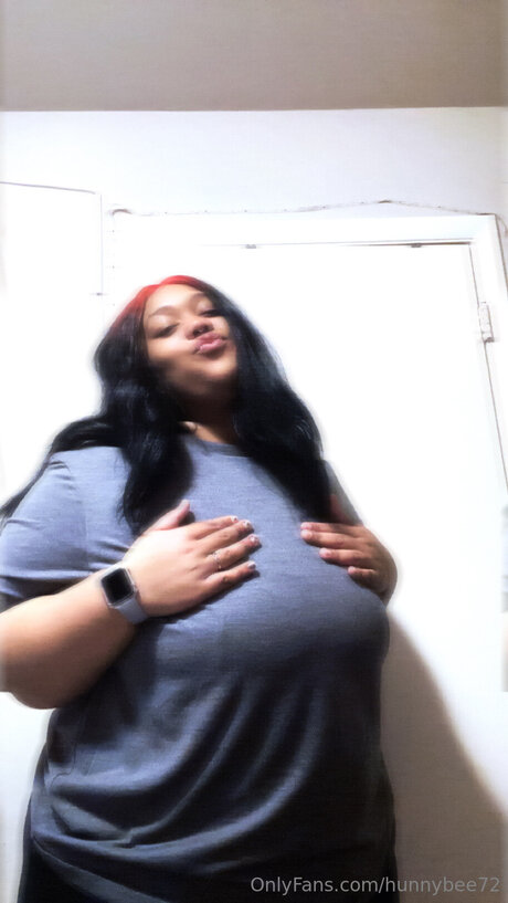 Hunnybee72 裸のモデル 写真