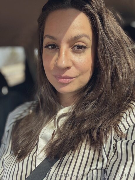 おばあちゃんの巨乳OnlyFans HD 写真